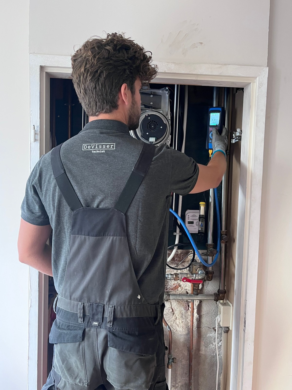 Werk aan een verwarmingsinstallatie, foto van De Visser Techniek